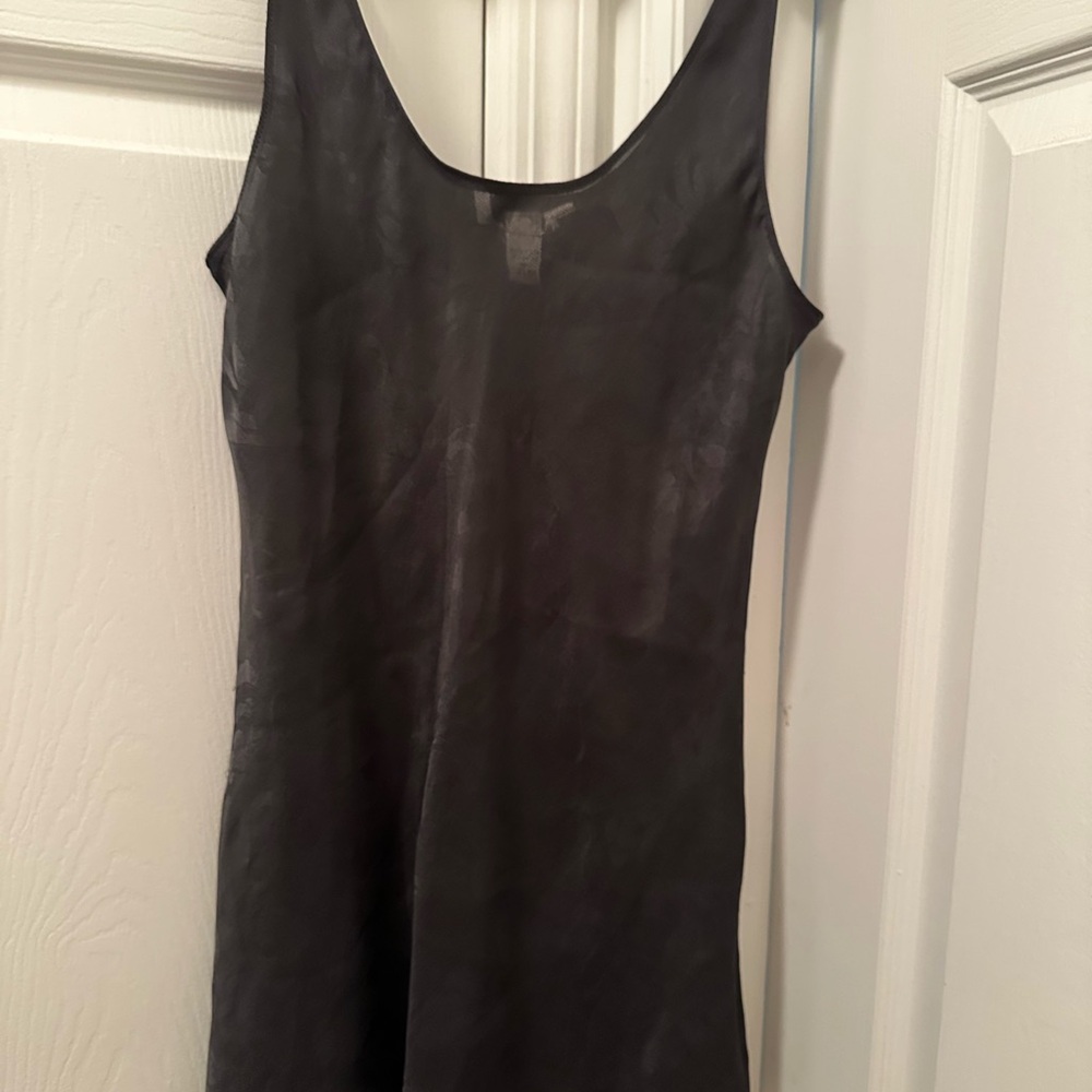 🖤 Bias-Cut Silk Tank – Charcoal Gray with Subtle Embossed Floral Detail -Size 6